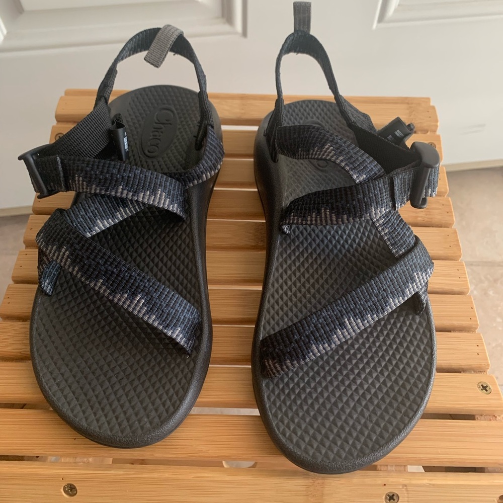 Chaco Wide Strap Sandal- Big Kids Size 5
**REPOSH**
